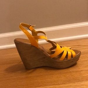 Yellow wedges